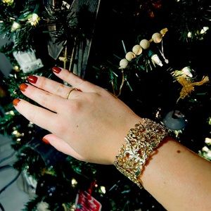 Gold fashion bracelet